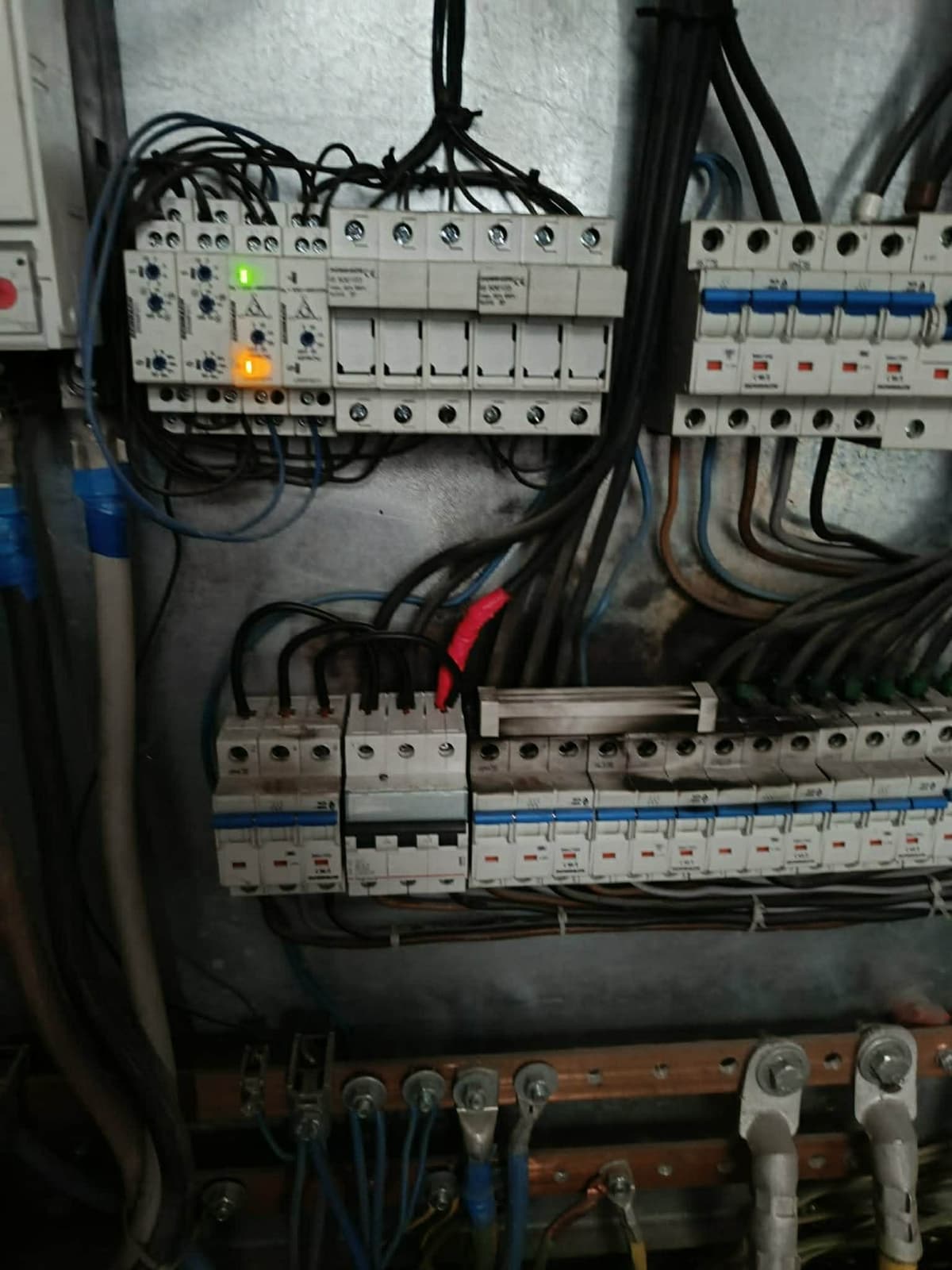 Labex ტექნიკოსი სამუშაოდ
